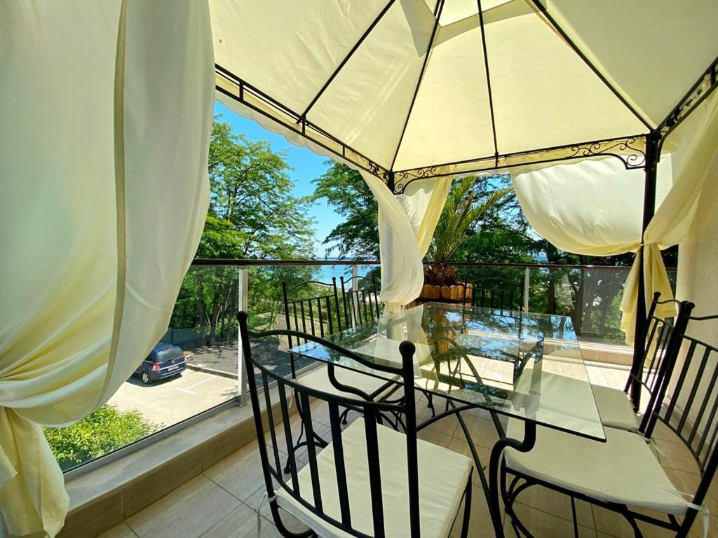 Green Paradise Deluxe Apartments Приморско Экстерьер фото