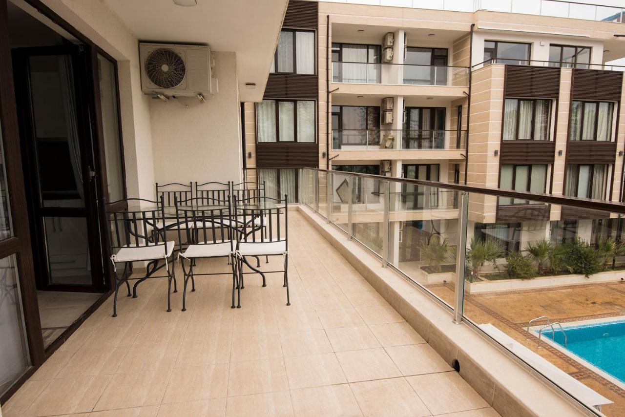 Green Paradise Deluxe Apartments Приморско Экстерьер фото
